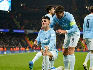 Phil Foden oslavuje gól v zápase Manchester City - AEK Atény.
