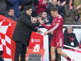 Florian Wirtz a Andoni Iraola.