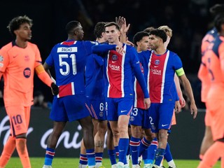 Radosť hráčov PSG v zápase s Barcelonou v ligovej fáze Ligy majstrov 2026/2027.