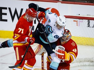 Šimon Nemec v drese Calgary Flames.