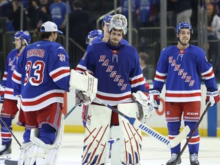 Brankár Igor Šesťorkin v drese New Yorku Rangers.