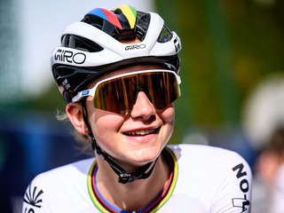 Slovenská cyklistka Viktória Chladoňová v dúhovom drese majsterky sveta U23.