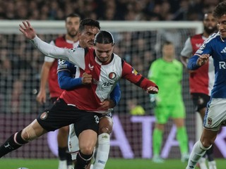 Momentka zo zápasu Feyenoord a Como.