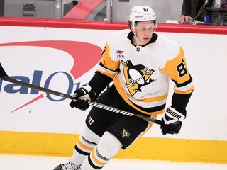 Na archívnej snímke zo 7. októbra 2026 hokejista Pittsburghu Penguins Ben Kindel.