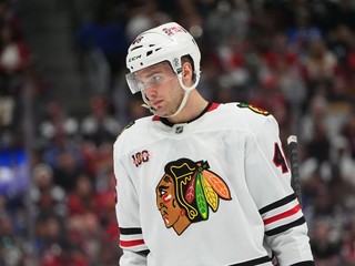 Louis Crevier v drese Chicaga Blackhawks.