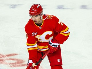 Šimon Nemec v drese Calgary Flames.