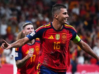 Rodri oslavuje gól do siete Česka.