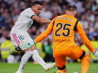 Brankár Villarrealu Peter Gulacsi v zápase proti Realu Madrid.