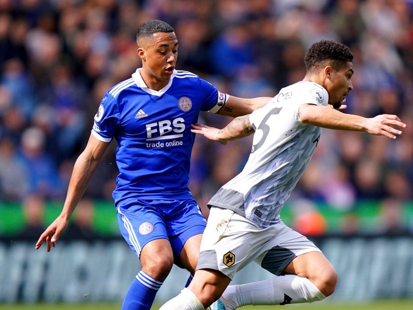 Youri Tielemans v drese Leicestru City.