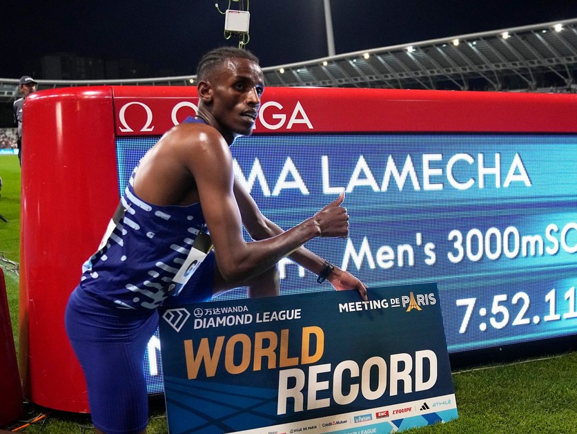Lamecha Girma prekonal v Paríži svetový rekord v behu na 3000 m prekážok. 