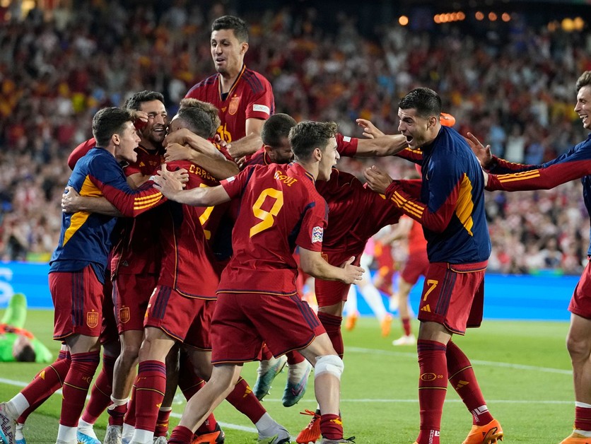 Futbalisti Španielska sa tešia po triumfe nad Chorvátskom vo finále Ligy národov.