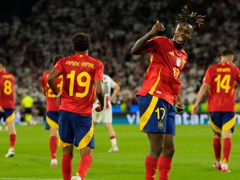 Nico Williams sa teší po strelenom góle v zápase Španielsko - Gruzínsko v osemfinále EURO 2024.