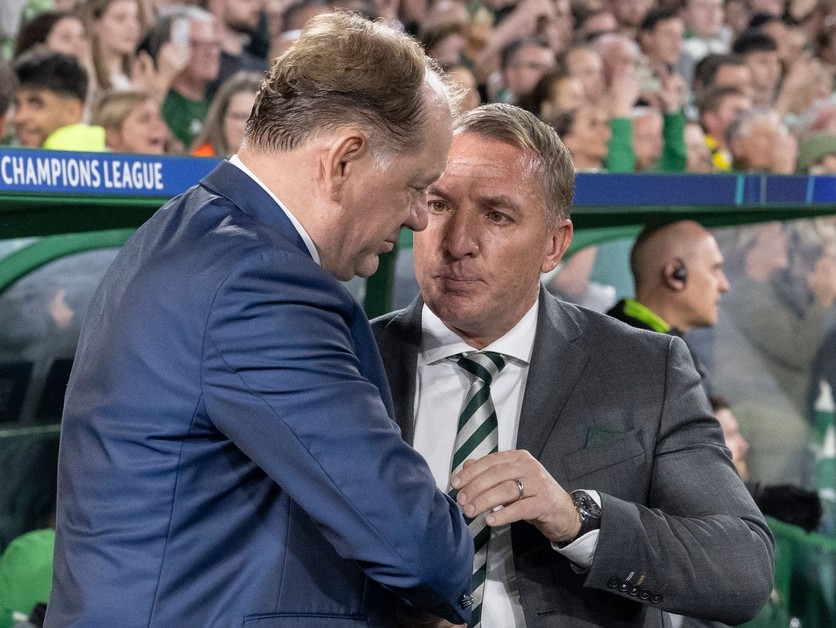 Tréner Vladimír Weiss st. (vľavo) a Brendan Rodgers počas zápasu Celtic Glasgow - ŠK Slovan Bratislava v 1. kole ligovej fázy Ligy majstrov.