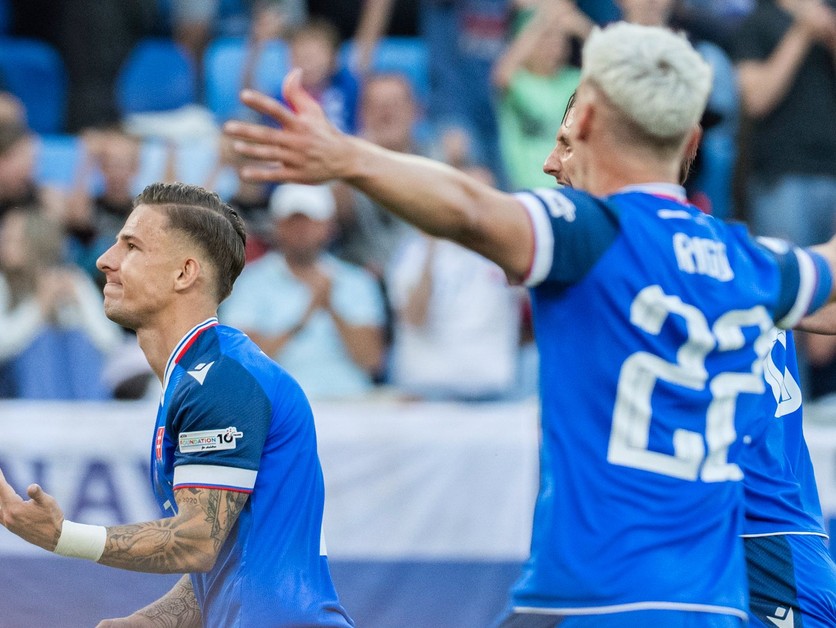 Slovenskí futbalisti Tomáš Suslov (vľavo) a Tomáš Rigo.