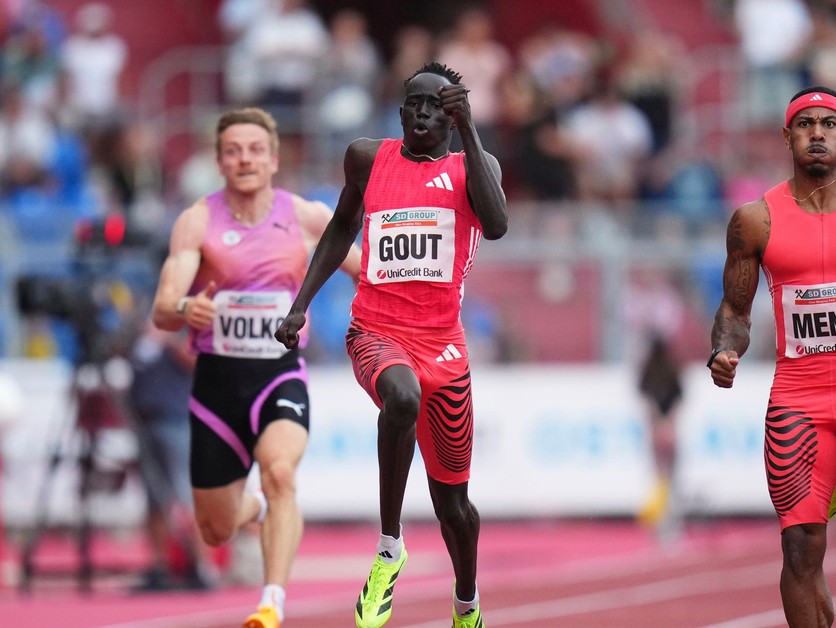 Gout Gout víťazí v behu na 200 m na Zlatej tretre v Ostrave 2025.
