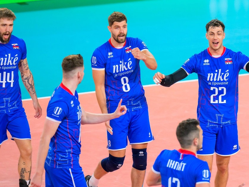 Slovenskí volejbalisti v zápase Zlatej Európskej ligy v Bratislave.