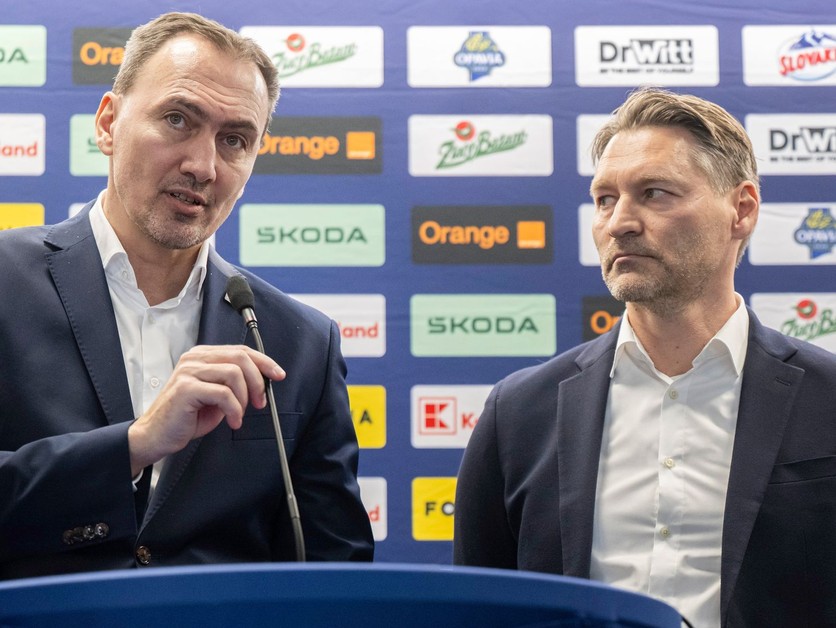 Zľava prezident SZĽH Miroslav Šatan a tréner slovenských hokeistov Vladimír Országh.