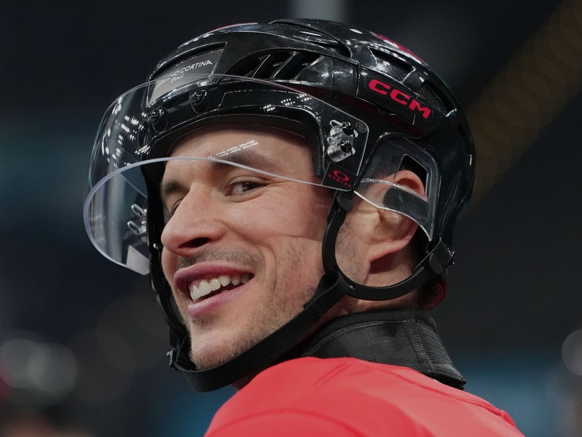 Sidney Crosby počas prvého tréningu na ľade v Miláne.