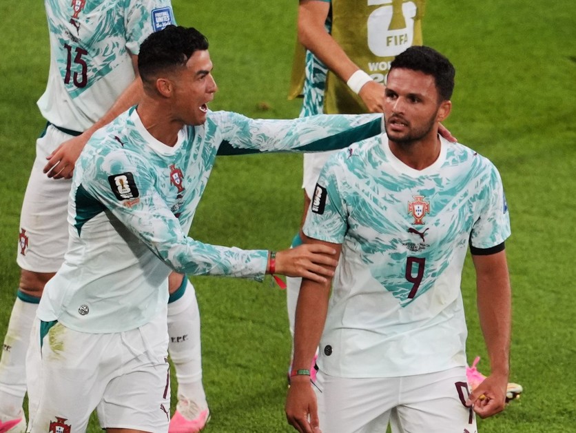 Futbalisti Portugalska oslavujú gól v šestnásťfinále MS 2026.