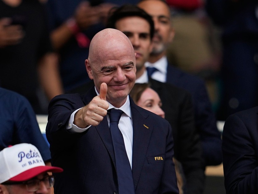 Na snímke šéf FIFA Gianni Infantino sa účastní na štvrťfinálovom zápase Nórsko - Anglicko na majstrovstvách sveta vo futbale.