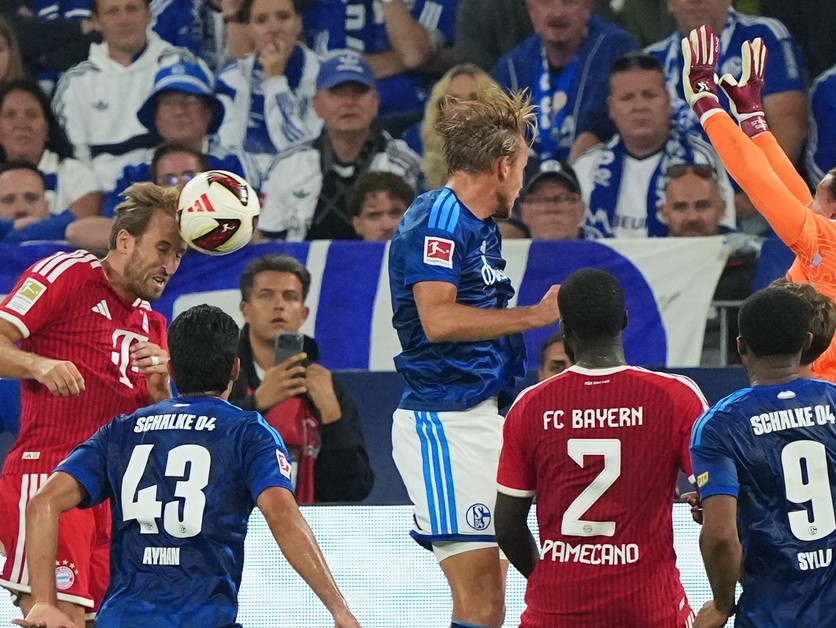 Harry Kane hlavičku proti Schalke.