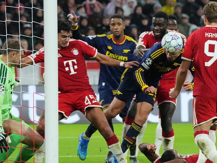 Momentka zo zápasu Bayern - Arsenal.