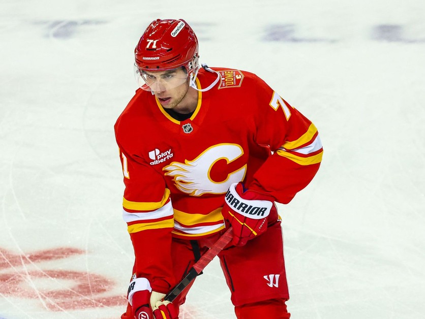 Šimon Nemec v drese Calgary Flames.
