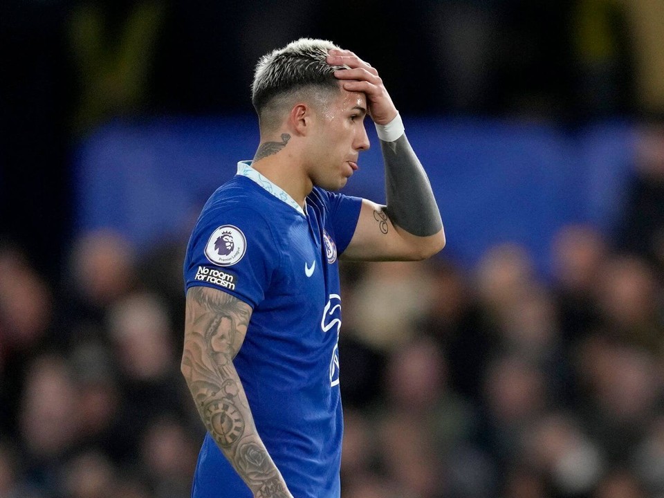 Enzo Fernández v drese Chelsea FC.