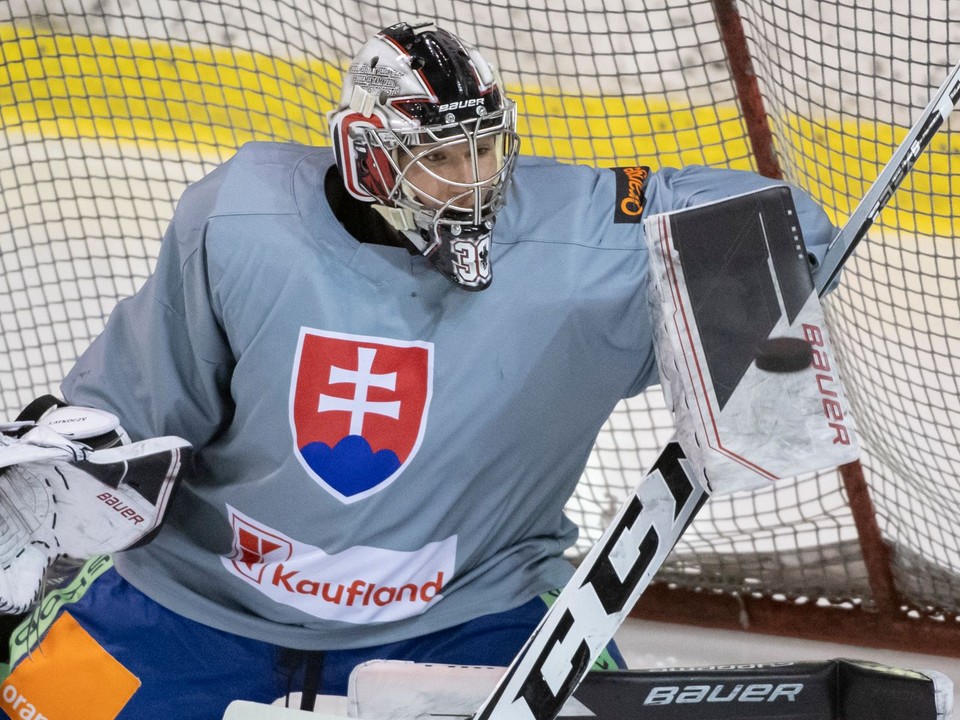 Na snímke brankár Šimon Latkóczy počas tréningu slovenskej hokejovej reprezentácie.