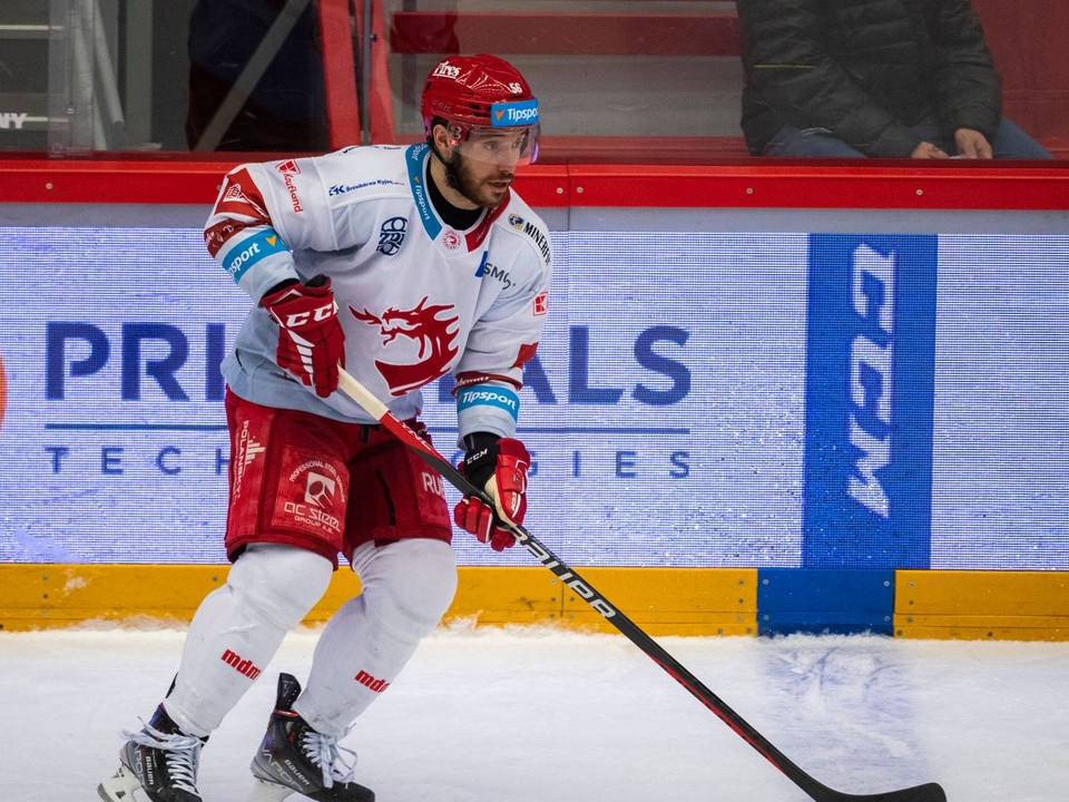 Marko Daňo v drese českého HC Oceláři Třinec.