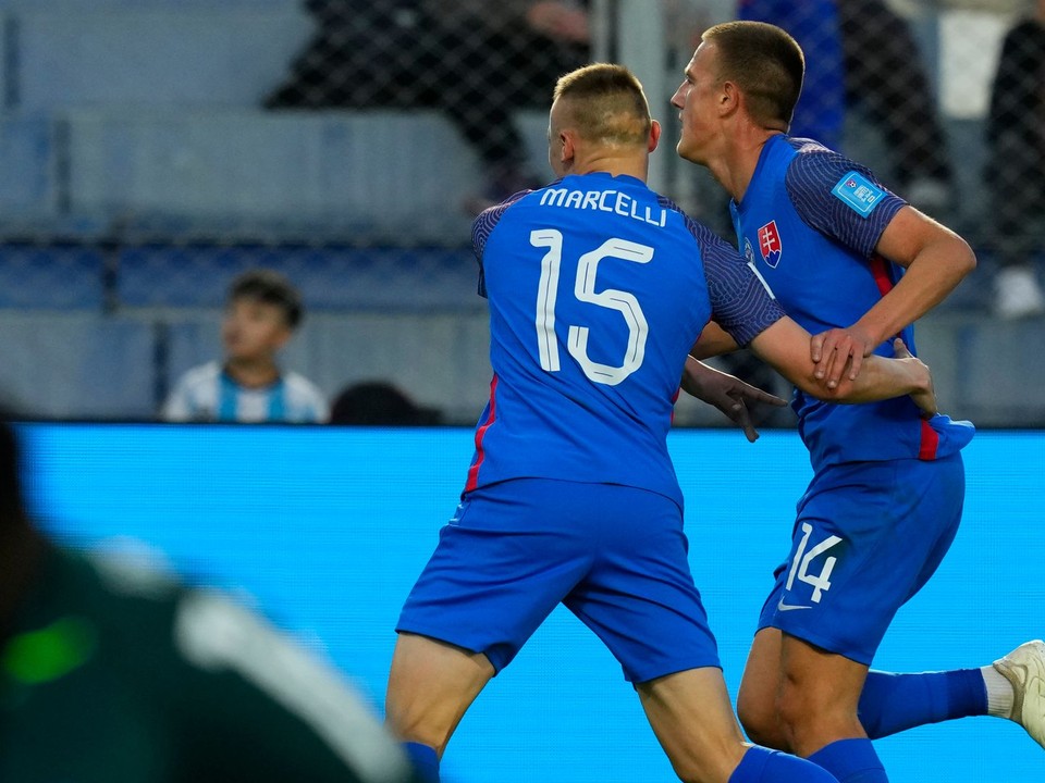 Nino Marcelli sa teší z gólu. 