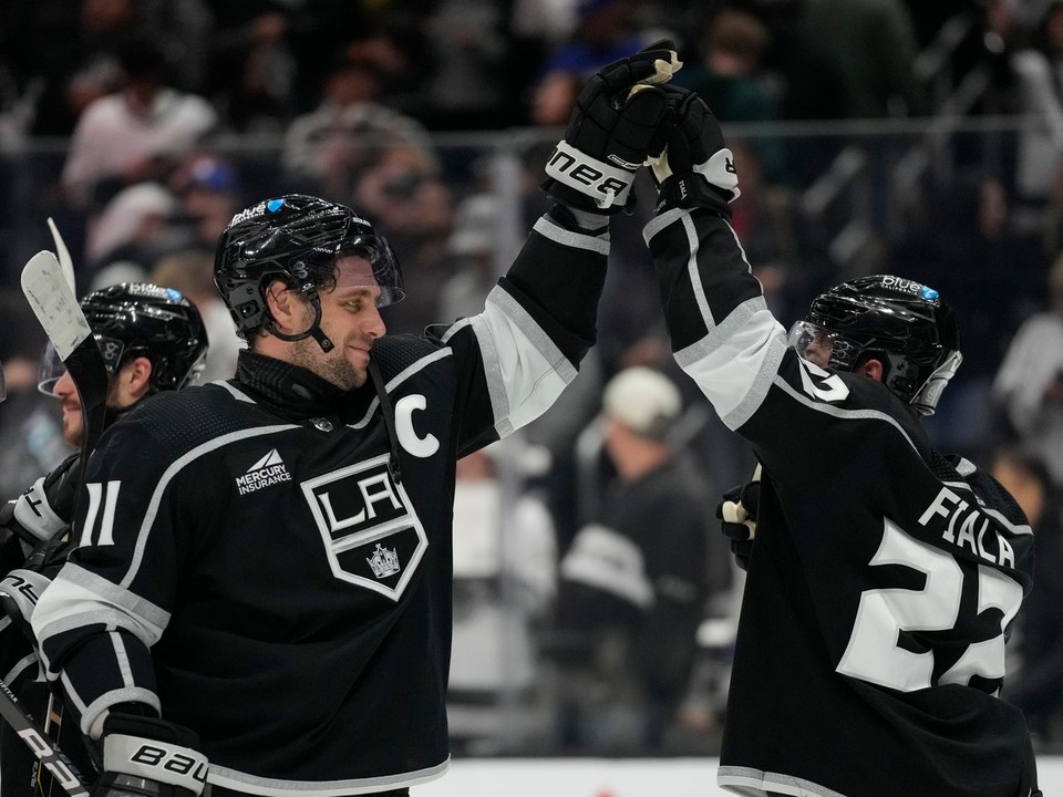 Anže Kopitar (11) a Kevin Fiala (22).