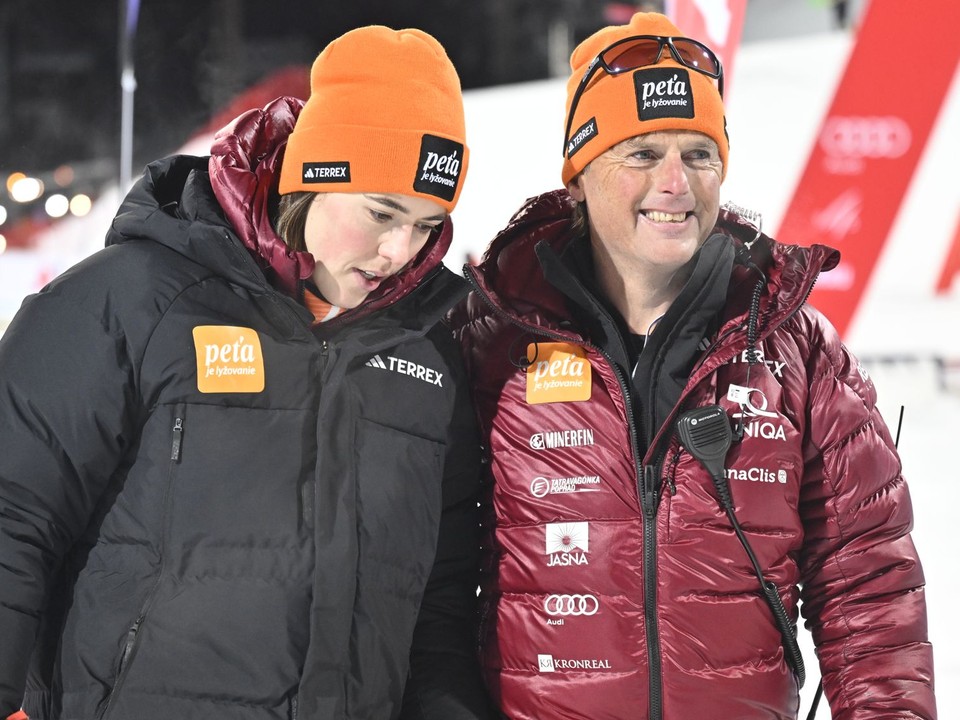Petra Vlhová a jej tréner Mauro Pini.