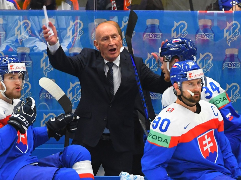 Tréner Craig Ramsay na slovenskej striedačke.