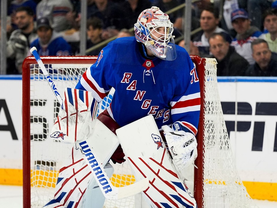 Brankár Igor Šesťorkin v drese New York Rangers.