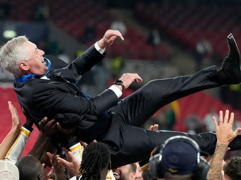 Tréner Realu Madrid Carlo Ancelotti po triumfe nad Dortmundom vo finále Ligy majstrov. 