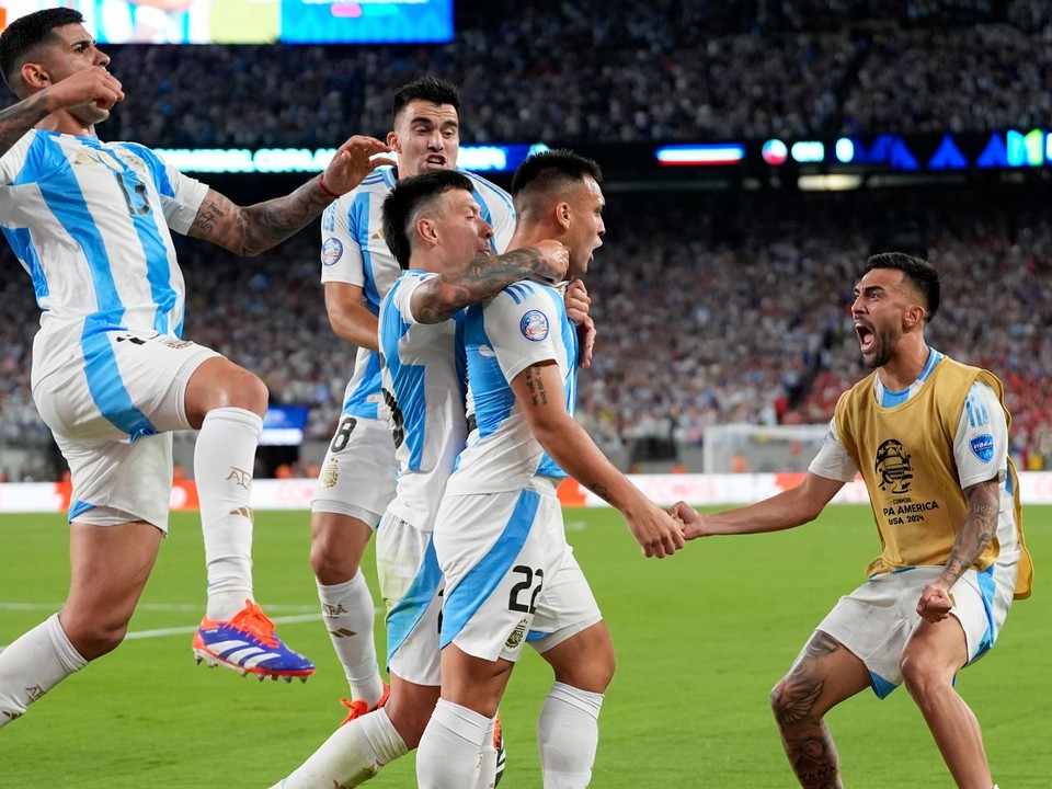 Radosť futbalistov Argentíny. 