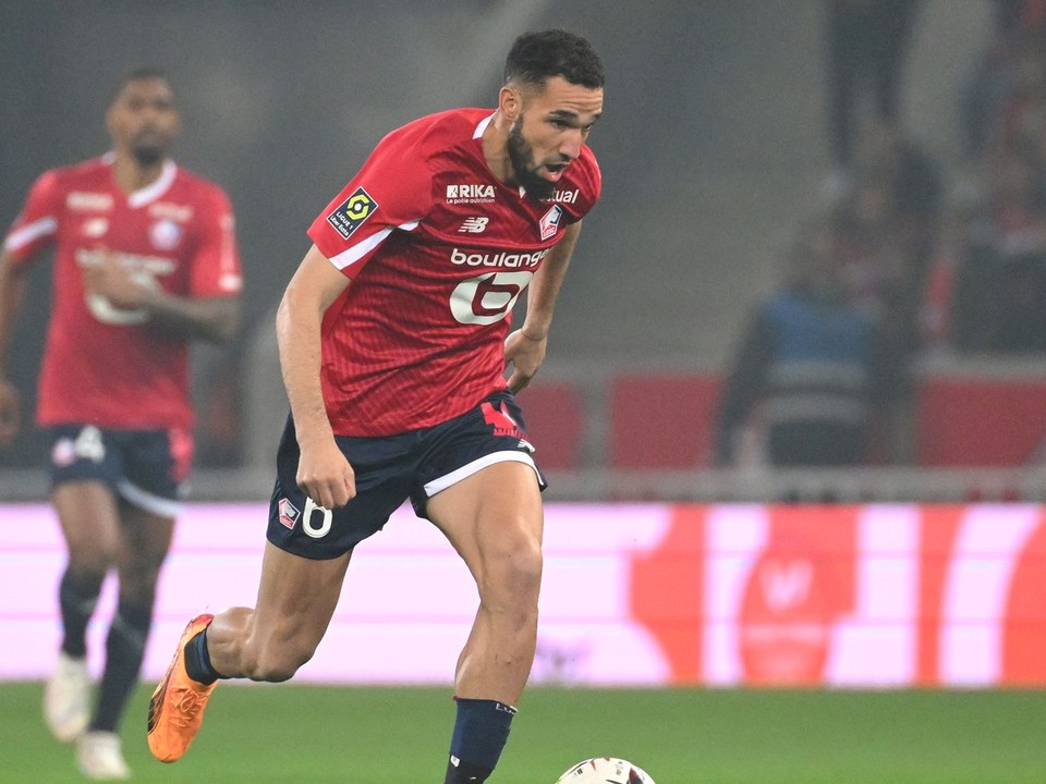 Alžírsky futbalista Nabil Bentaleb v drese OSC Lille.