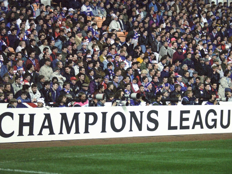 Prvý ročník Ligy majstrov, zápas Glasgow Rangers - Olympique Marseille, november 1992.