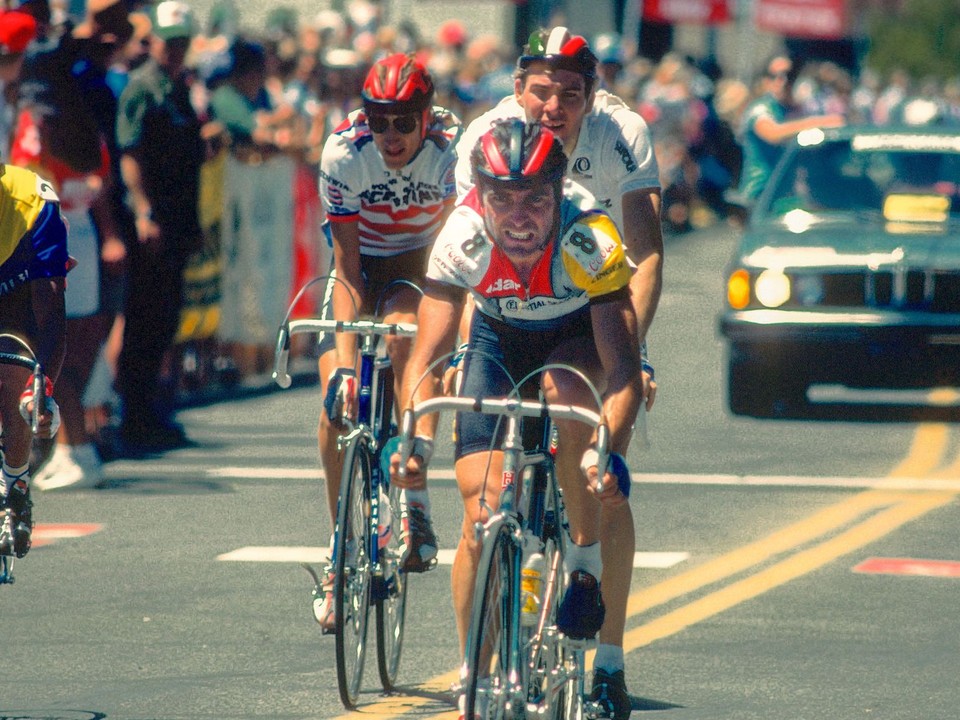 Bernard Hinault (vpredu).