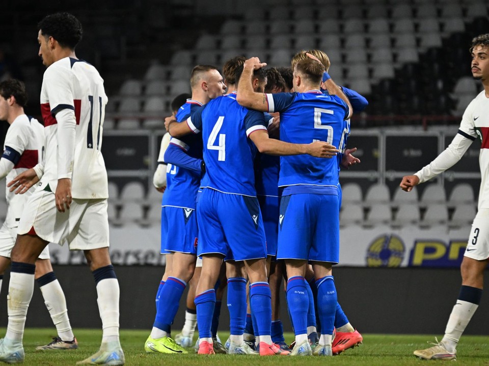 Slovenskí reprezentanti sa tešia po strelenom góle v zápase Slovensko U21 - Portugalsko U21.