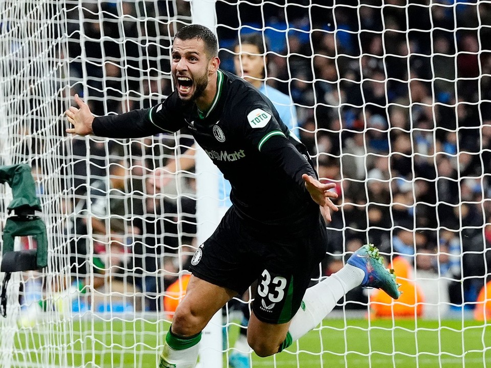 Obranca Feyenoordu Dávid Hancko sa teší v Lige majstrov z gólu do siete Manchestru City.