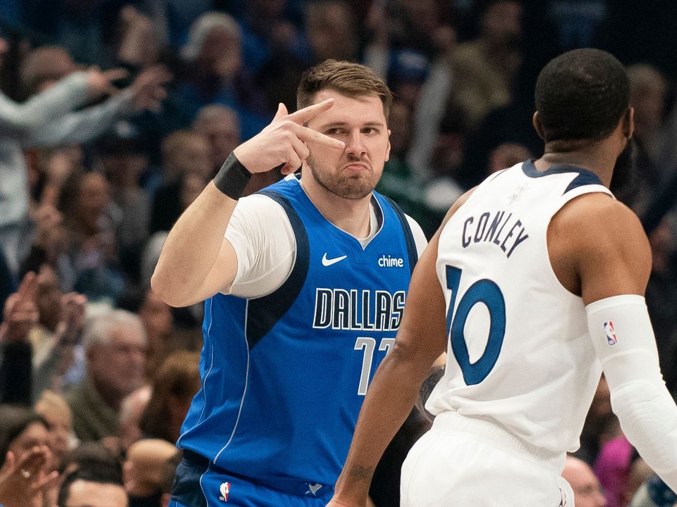 Slovinský basketbalista Luka Dončič v drese Dallasu.