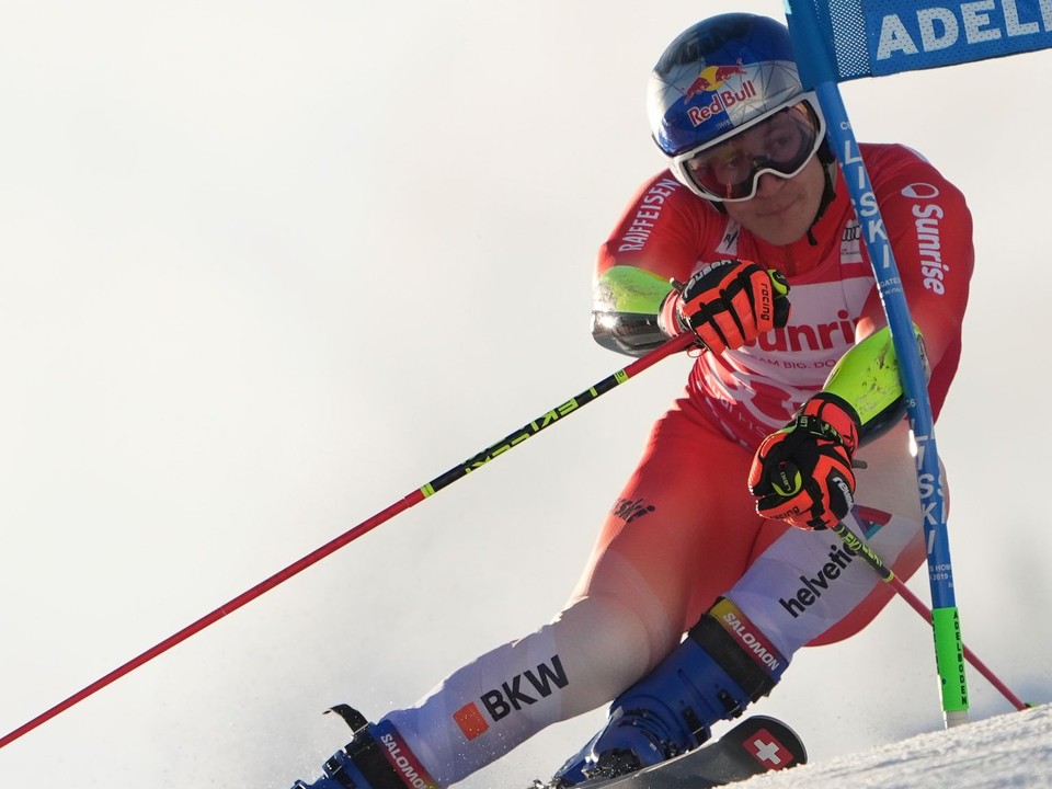 Švajčiar Marco Odermatt počas obrovského slalomu v Adelbodene.