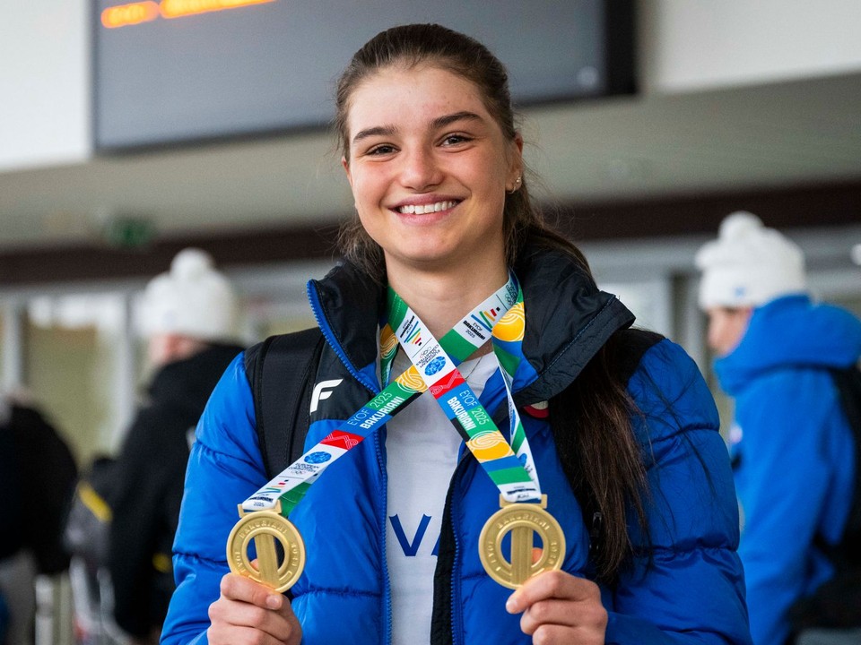 Michaela Straková pózuje s medailami z Európskeho olympijského festivalu mládeže (EYOF).