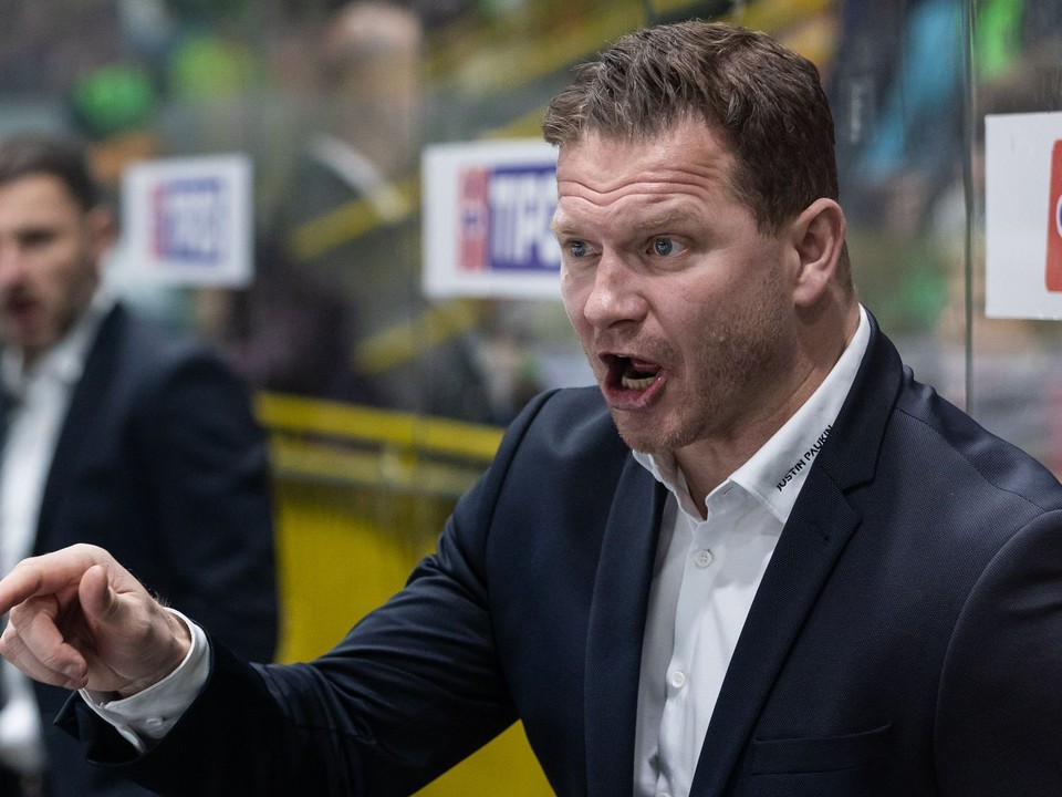 Tréner Milan Bartovič na lavičke DOXXbet Vlci Žilina.