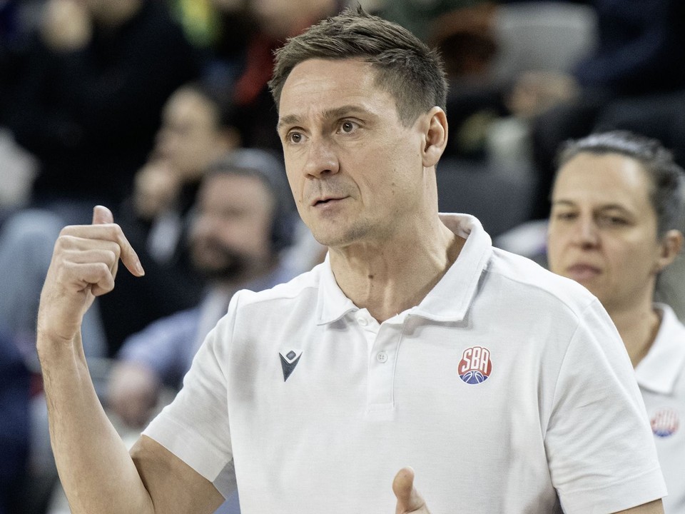 Tréner slovenských basketbalistiek Martin Pospíšil.