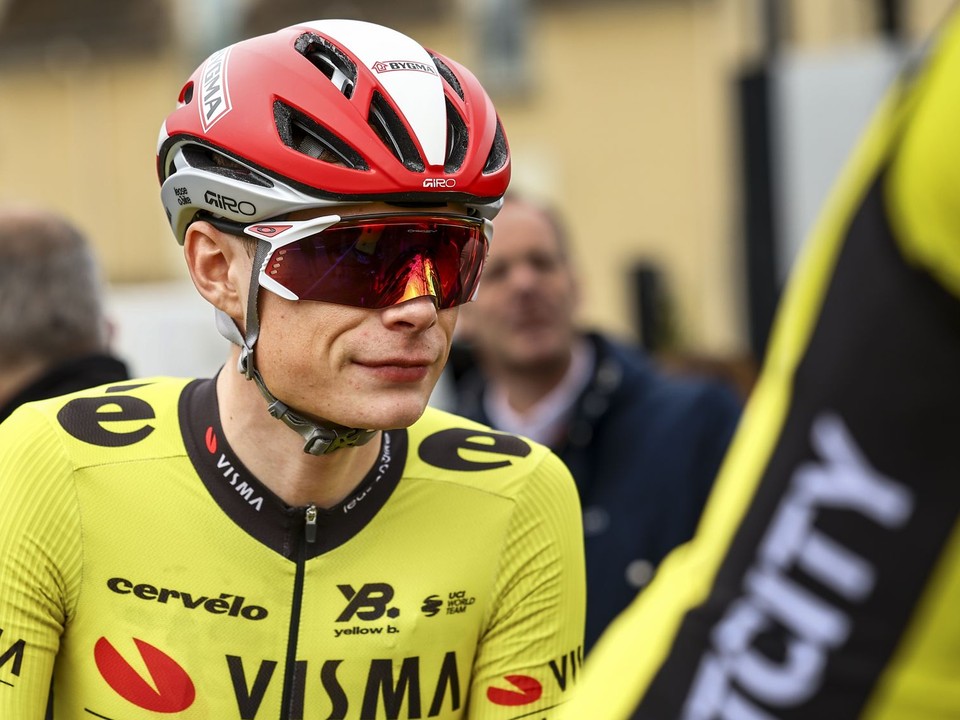Dánsky cyklista Jonas Vingegaard v drese tímu Visma-Lease a Bike.