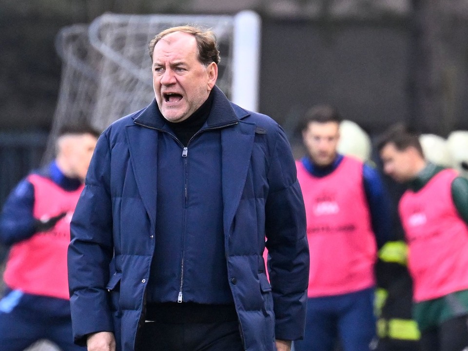 Tréner Vladimír Weiss st. počas zápasu ŠK Slovan Bratislava - FC Spartak Trnava v 2. kole skupiny o titul v Niké lige.