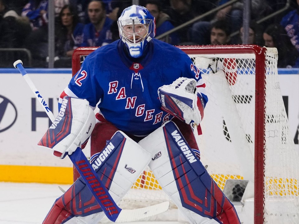 Jonathan Quick v bránke New York Rangers.